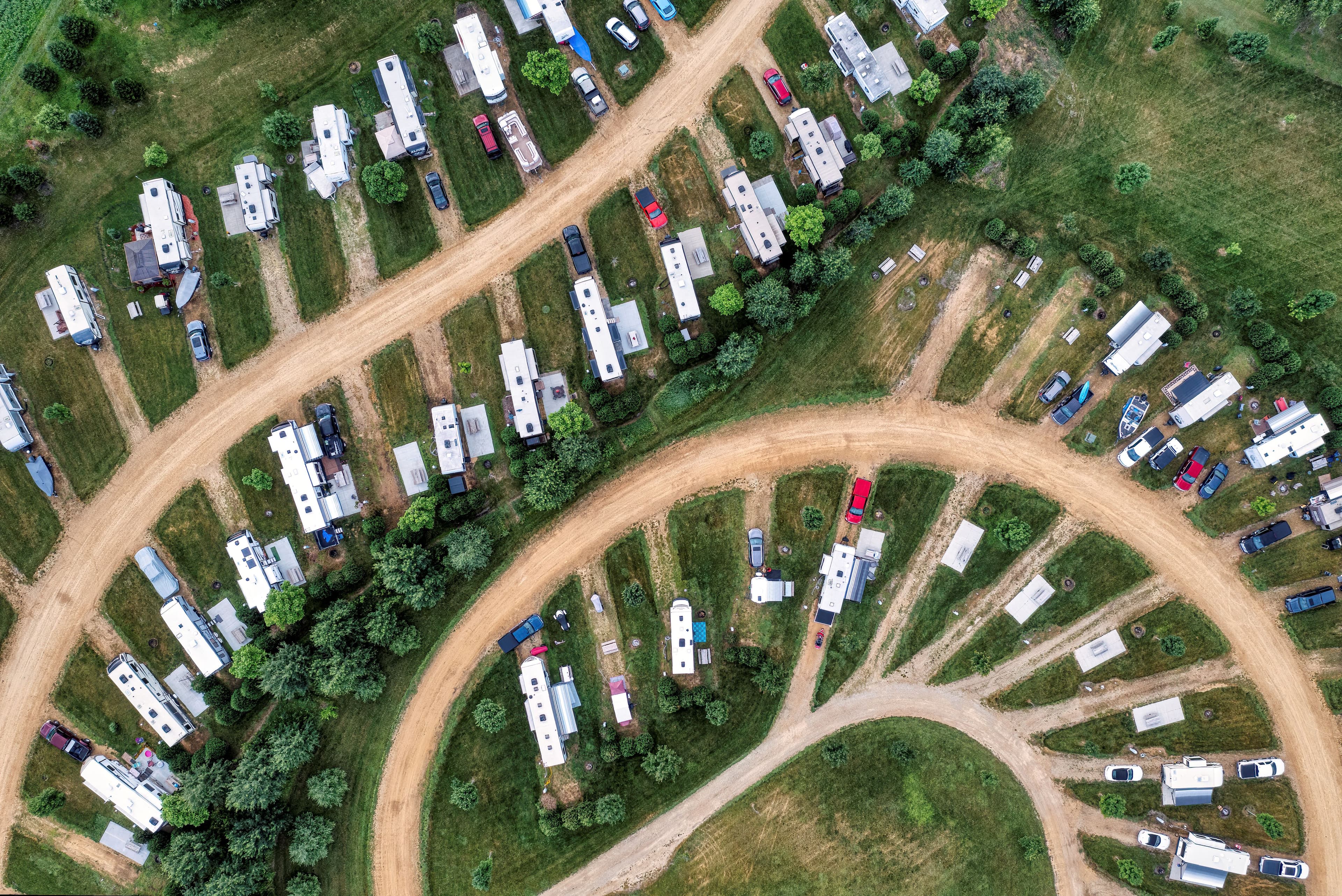 Mobile home park community with manufactured homes